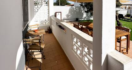 Country house 5 min to beach/town! | Wi‑Fi | BBQ | Pool | Air conditioning