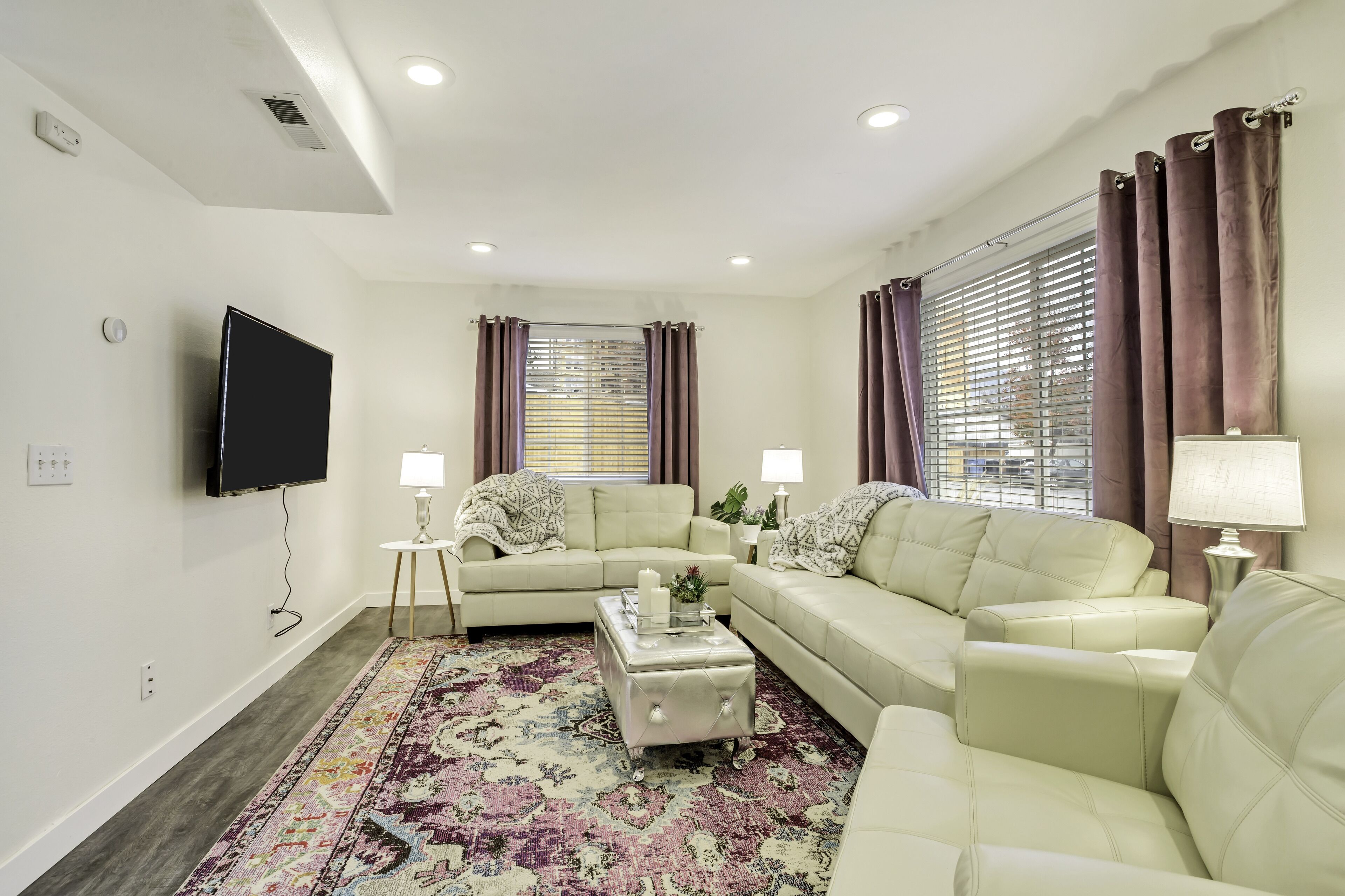 Cluster of 6 townhomes with 18 bedrooms, 13 bathrooms, 6 hot tubs! Can sleep 36