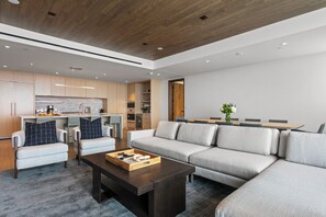 Televisión, chimenea