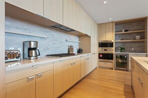 Refrigerador, microondas, horno, lavavajillas