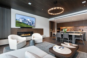 TV, fireplace - 504 - Three Bedroom Deluxe Argent by Deer Valley Resort (Park City)