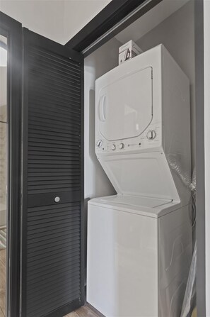 Interior - Symphony: Work Friendly & Near Downtown (Jeffersonville)