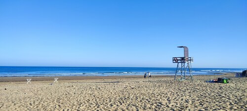 Lovely Apartment with 2 Bedrooms and Free Parking