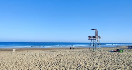 Lovely Apartment with 2 Bedrooms and Free Parking