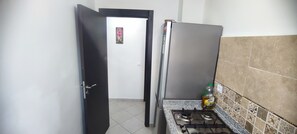Fridge, stovetop, coffee/tea maker, electric kettle - Lovely Apartment with 2 Bedrooms and Free Parking (TANGER)