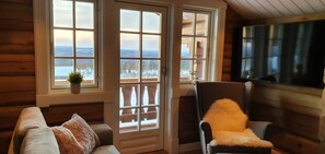 Smart-TV, Kamin, Stereoanlage