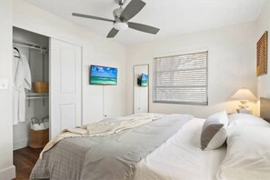 3 bedrooms, desk, iron/ironing board, free WiFi