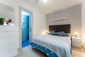 1 chambre, fer et planche à repasser