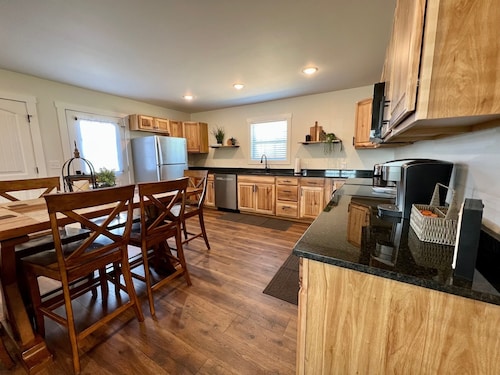 NEW CONSTRUCTION! The Bluegrass Cottage.  1.3 miles to Lee's Ford Marina/Ramp