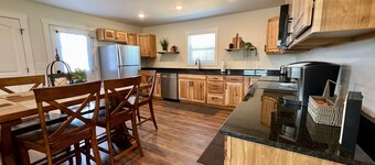 NEW CONSTRUCTION! The Bluegrass Cottage.  1.3 miles to Lee's Ford Marina/Ramp
