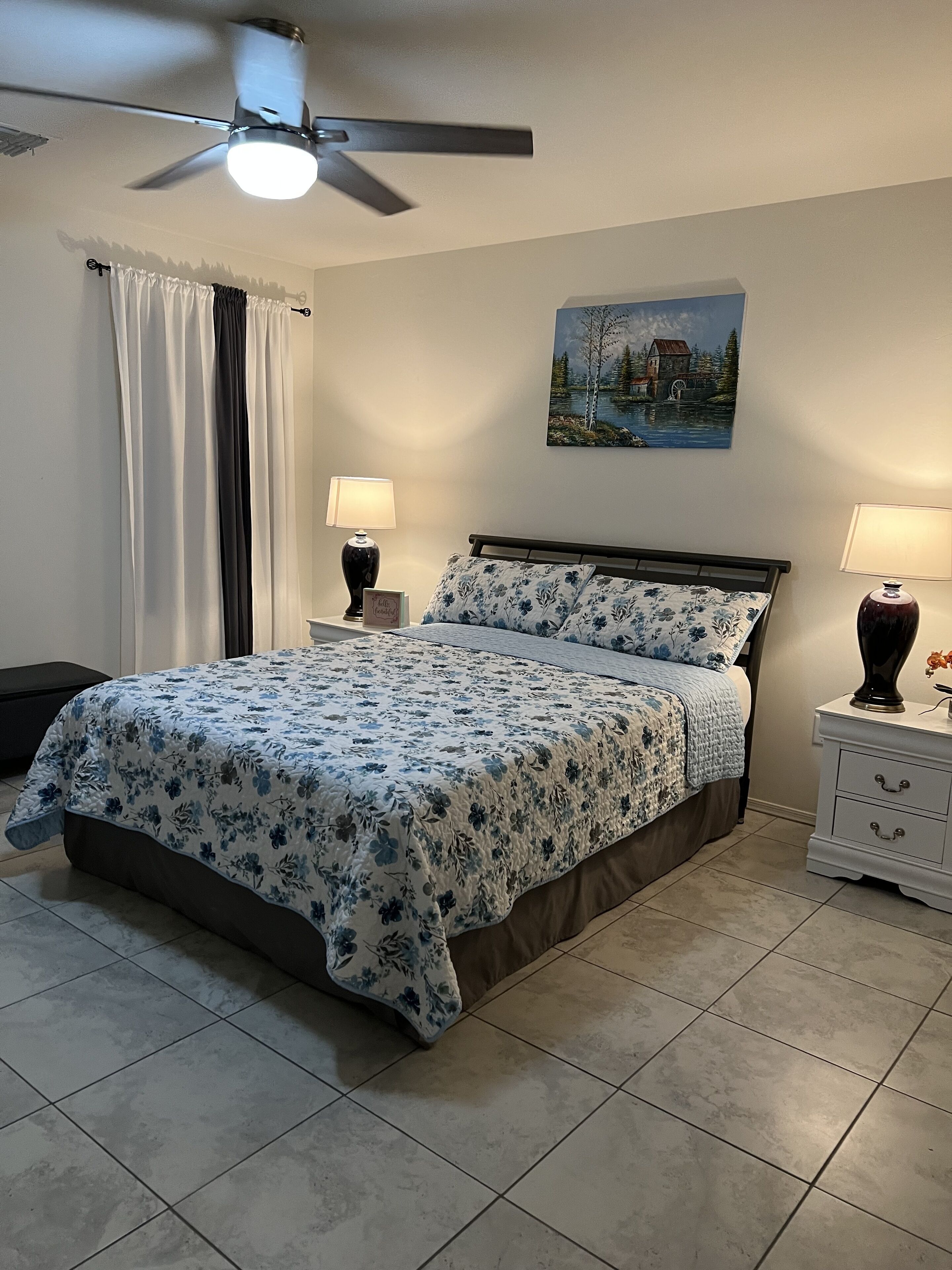 3 makuuhuonetta, työpöytä, silitysrauta/-lauta, ilmainen Wi-Fi