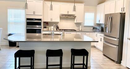 Luxury Modern Residential Home - 3 bed, 2 bath