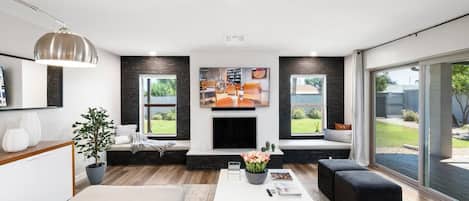 TV, fireplace