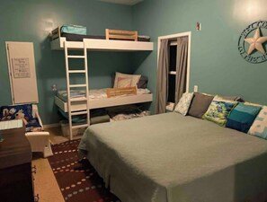 2 bedrooms, desk, travel cot, free WiFi