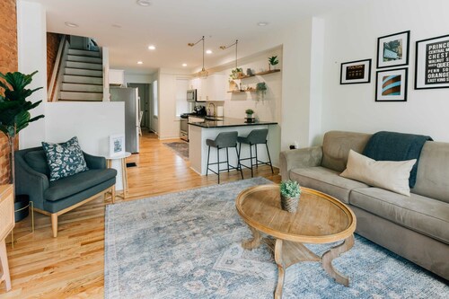 Getaway on Grant, heart of Downtown with parking