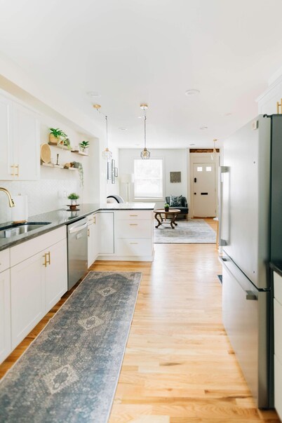 Getaway on Grant, heart of Downtown with parking