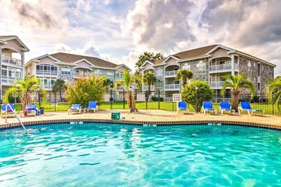 Endless Summer Updated Condo at Magnolia Place - Pool & Golf Course Views! 
