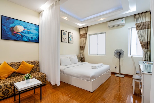Executive Apartment | Living area | 43-inch Smart TV with satellite channels, TV, Netflix