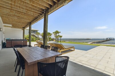 Luxury Waterfront Home, Private Beach, Infinity Pool, Hot Tub, 4 Beds, 3.5 Bath