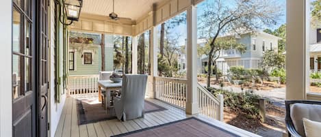 屋外ダイニングエリア