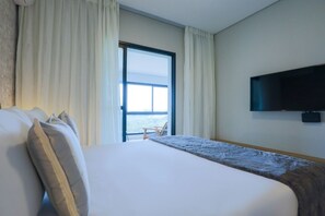 Luxury Apartment, Jetted Tub | 1 bedroom, Egyptian cotton sheets, premium bedding