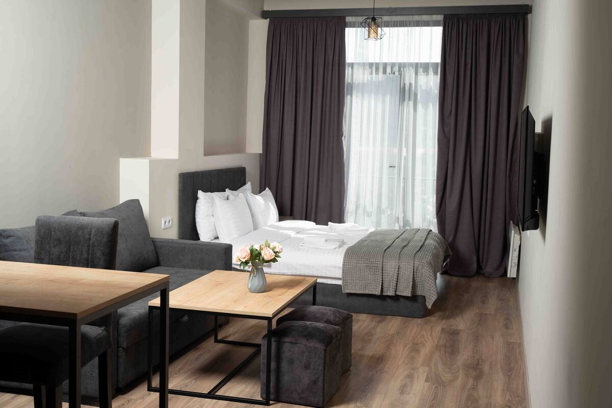Standard Room | Desk, laptop workspace, soundproofing, iron/ironing board
