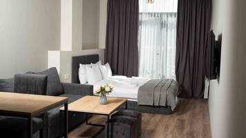 Standard Room | Desk, laptop workspace, soundproofing, iron/ironing board