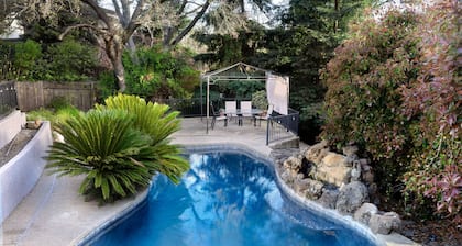 Beautiful, central located with pool and fire pit!