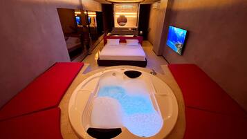 Quarto luxo | Roupas de cama premium, frigobar, individualmente mobiliados