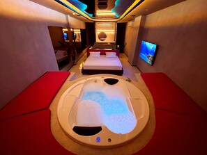 Quarto luxo | Roupas de cama premium, frigobar, individualmente mobiliados