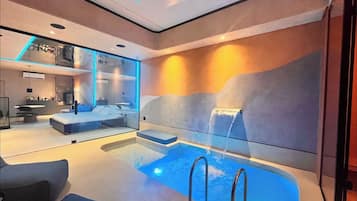 Lush Splash | 1 bedroom, premium bedding, minibar, individually furnished