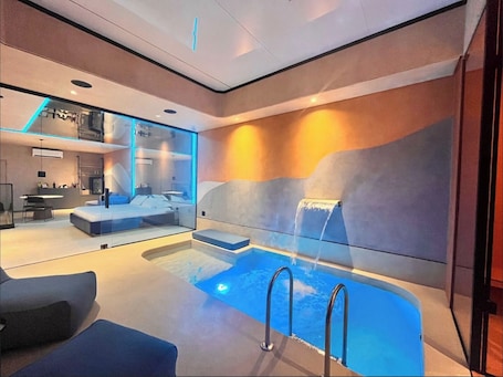 Lush Splash | Premium bedding, minibar, individually furnished, free WiFi. Lush Motel Lapa