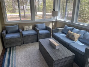 Interior - 2 miles to downtown North Conway. Close to Ski Resorts, Game Room (Conway)