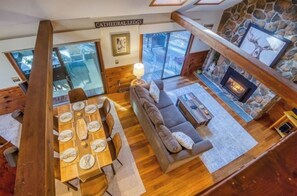 Smart TV, fireplace, video games, books - 2 miles to downtown North Conway. Close to Ski Resorts, Game Room (Conway)