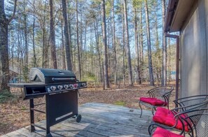 Property grounds - 2 miles to downtown North Conway. Close to Ski Resorts, Game Room (Conway)