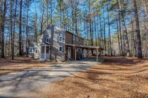 Exterior - 2 miles to downtown North Conway. Close to Ski Resorts, Game Room (Conway)