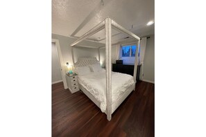 2 室のベッドルーム、WiFi (無料)、ベッドシーツ