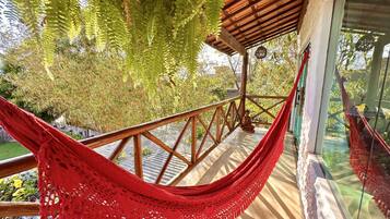 Perussviitti | Näkymä puutarhaan