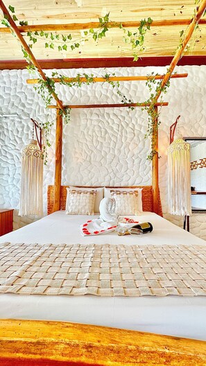 Phòng Suite Cao cấp | Bộ đồ giường kháng dị ứng, trang trí khác biệt 
