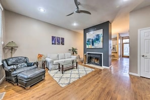 Smart TV, fireplace