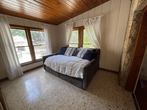 3 bedrooms, bed sheets