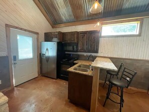 Kylskåp, mikrovågsugn, ugn och spishäll