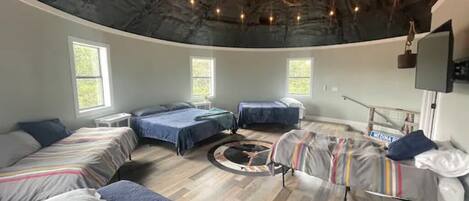 2 bedrooms, bed sheets