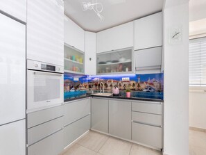 Kühlschrank, Ofen, Herdplatte, Geschirrspüler