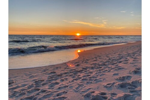 This is the one! Coastal dream 4 min to the beach