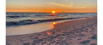 This is the one! Coastal dream 4 min to the beach