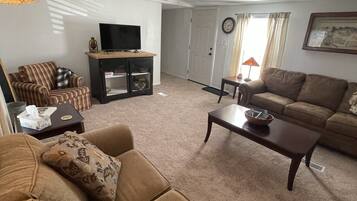 Una televisión, libros