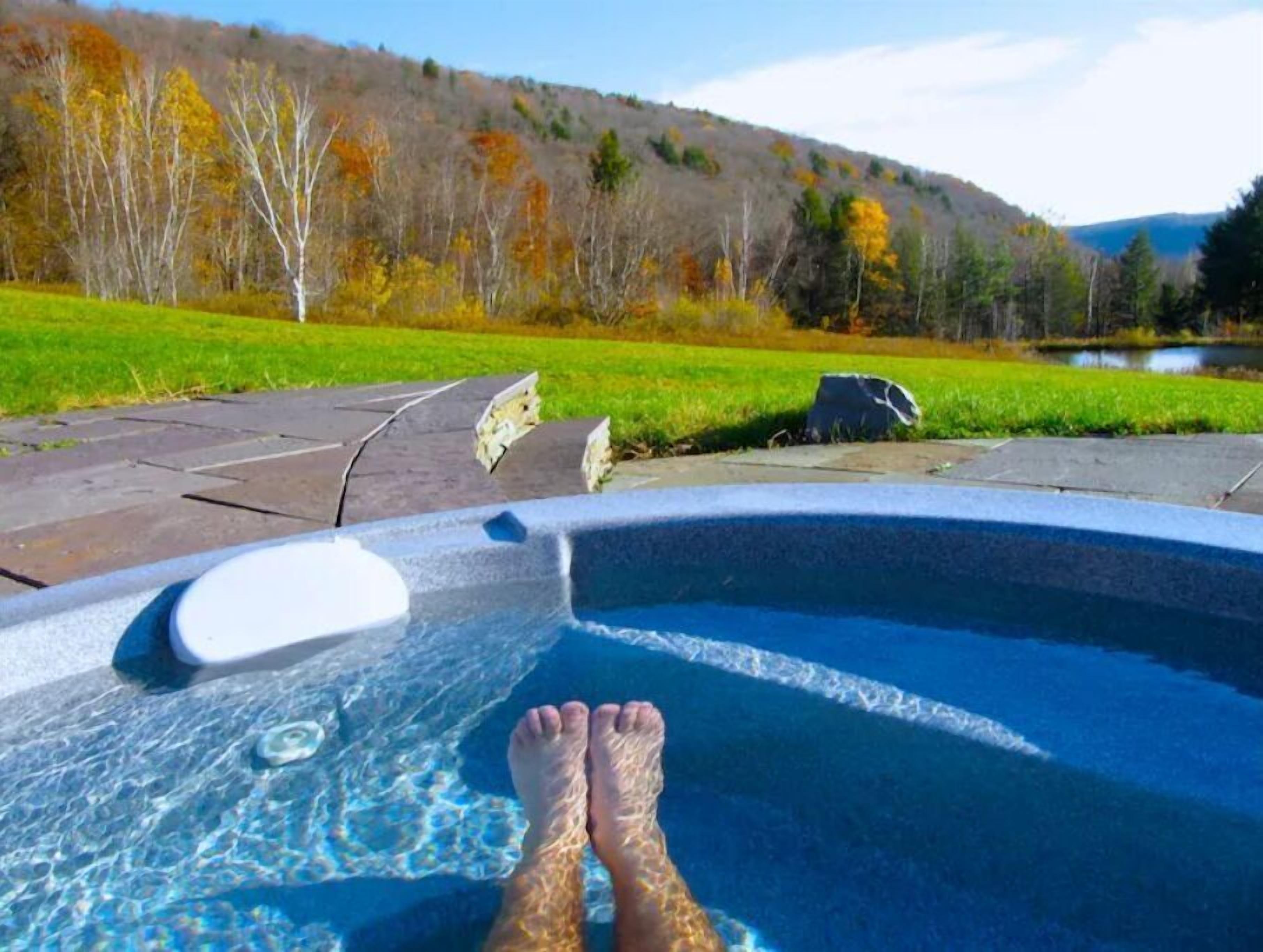 Spillover spa hot tub