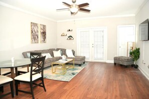 TV - Spacious & Vibrant | Heart of Midtown | FREE park (Atlanta)