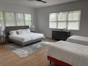 6 bedrooms, desk, iron/ironing board, free WiFi - Walk to the Beach. Elevator. Heated Pool spa open from Mar 1-Oct 31 (Cape May)